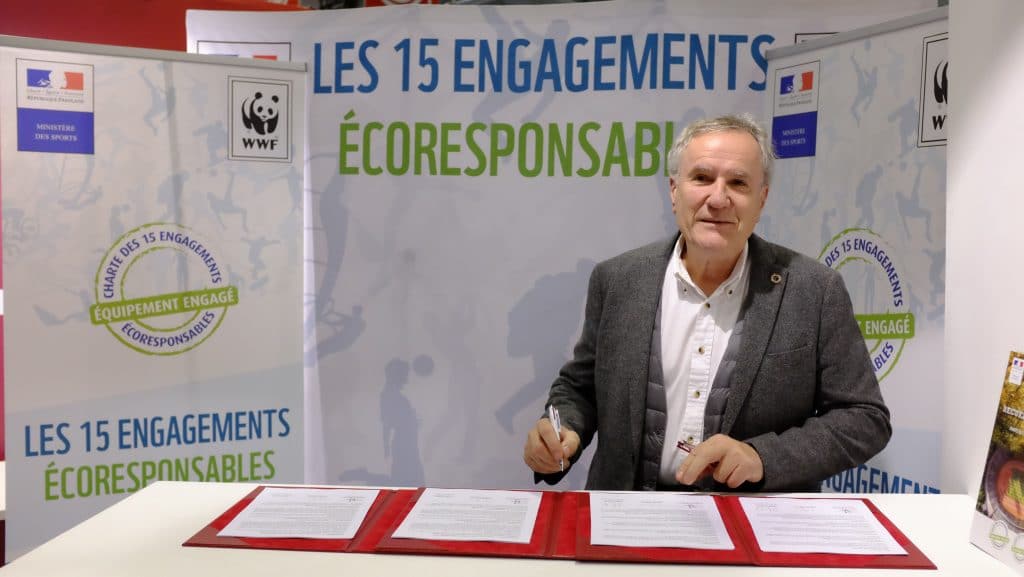 Signature-de-la-Charte-des-15-engagements-eco-responsables-Ecolosport