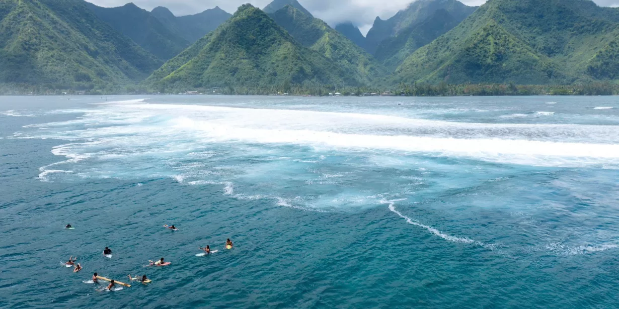 Paris 2024 Tahiti Teahupoo Surf Tour des juges Manifestation Ecologie Ecolosport